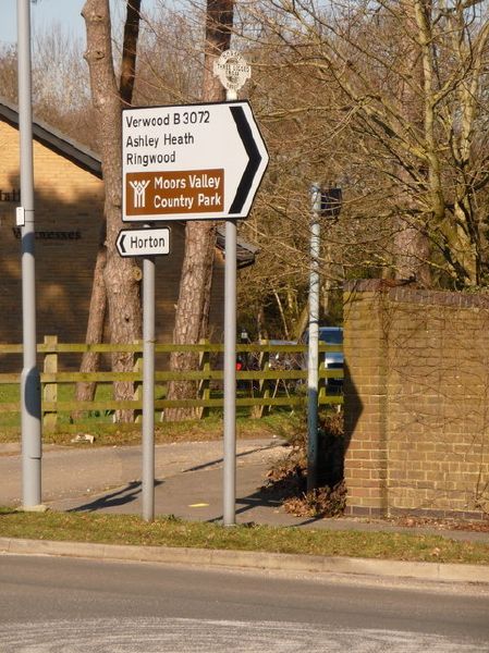 File:Three Legged Cross- signs on Ringwood Road - Geograph - 1741105.jpg