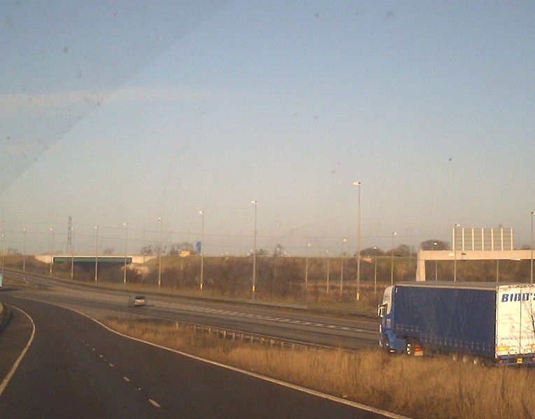 File:Wonderful view of a quiet M6 at J11 - Coppermine - 17039.jpg