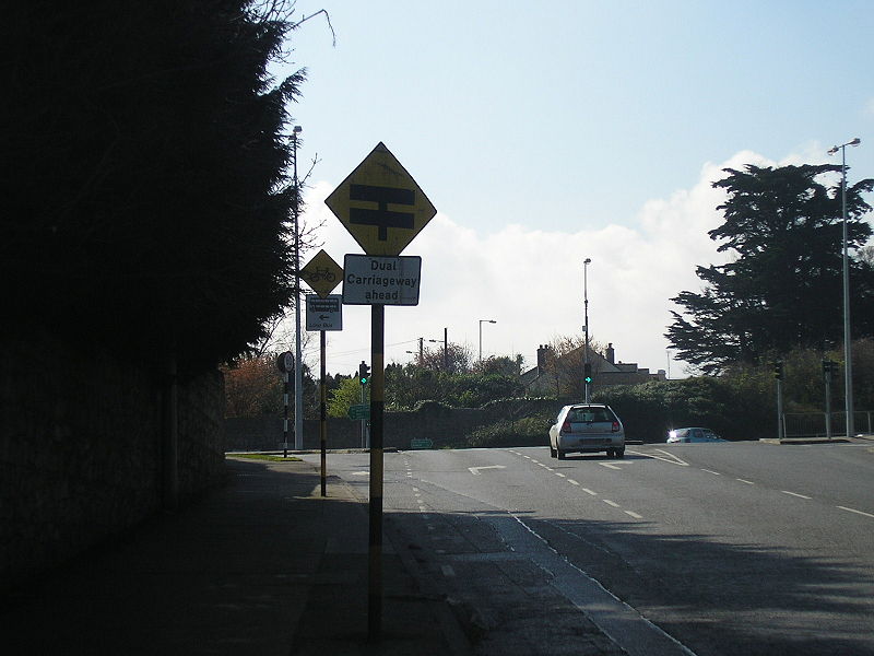 File:Approaching N11 looking west at Foxrock - Coppermine - 10862.JPG