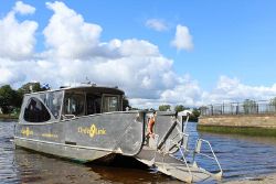 Renfrew Ferry at Yoker Slipway, Glasgow - Geograph - 4135893.jpg