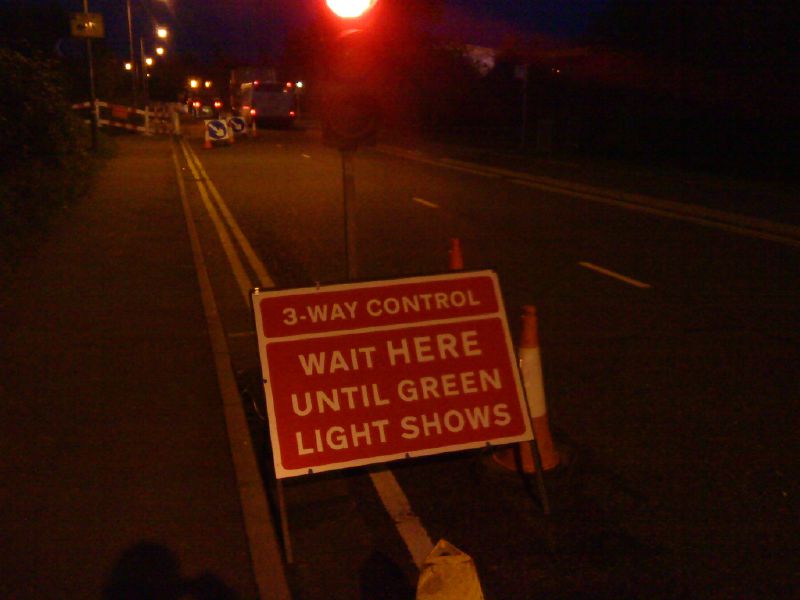 File:Strangely worded temp traffic lights sign - Coppermine - 20410.JPG