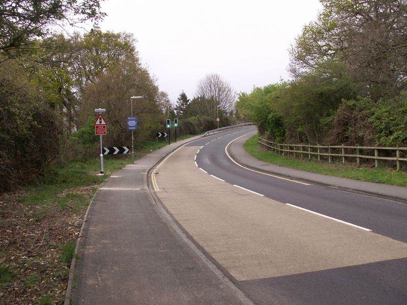 File:Tichbourne Way new traffic lights.jpg