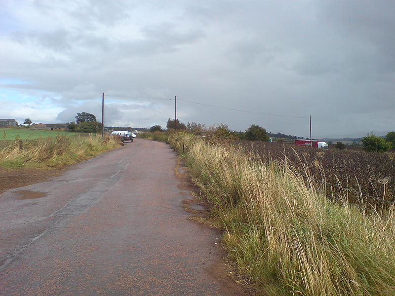 File:Old A9. Between Findo Gask and Forteviot junctions. - Coppermine - 20141.JPG