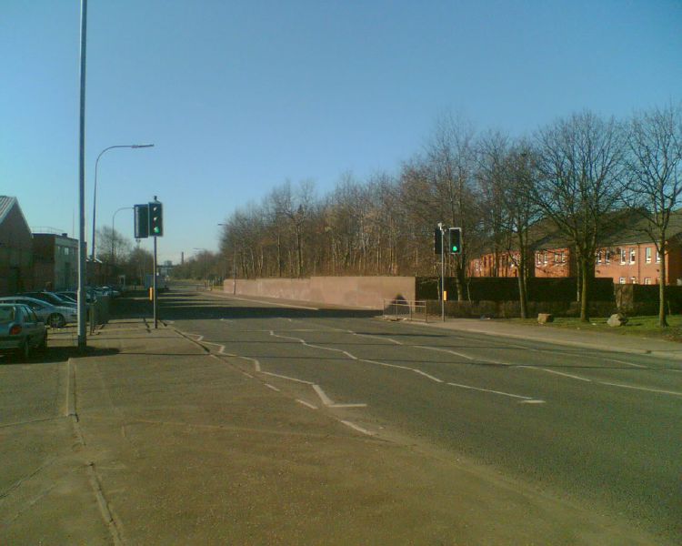 File:Extra-tall puffin crossing (wide view) - Coppermine - 4903.jpg