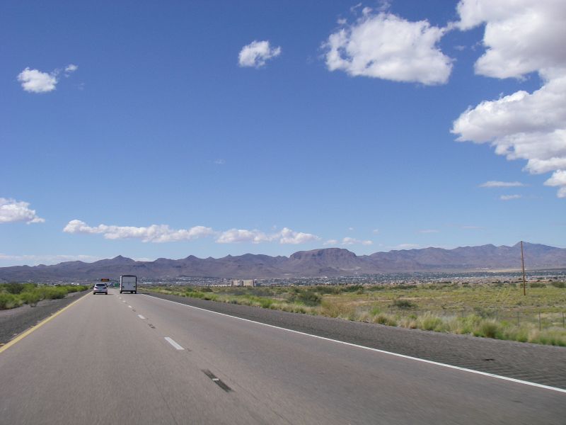 File:20170923-2142 - I-40 westbound at Kingman 35.2117192N 113.971279W.jpg