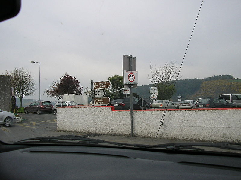 File:Signage in the tiny town of Passage East Co Waterford - Coppermine - 5616.JPG