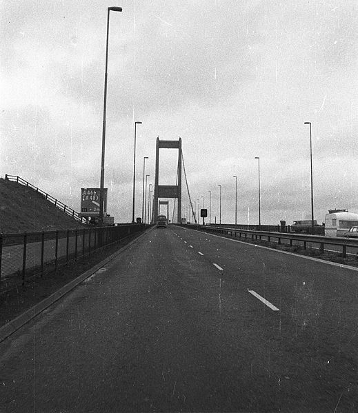 File:M4 Severn Bridge (1974) - Coppermine - 15379.jpg