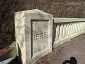 B863 Kinlochleven Viaduct - 1929 date casting on parapet.jpg