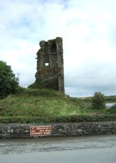 Doonbeg Castle - Geograph - 1503707.jpg