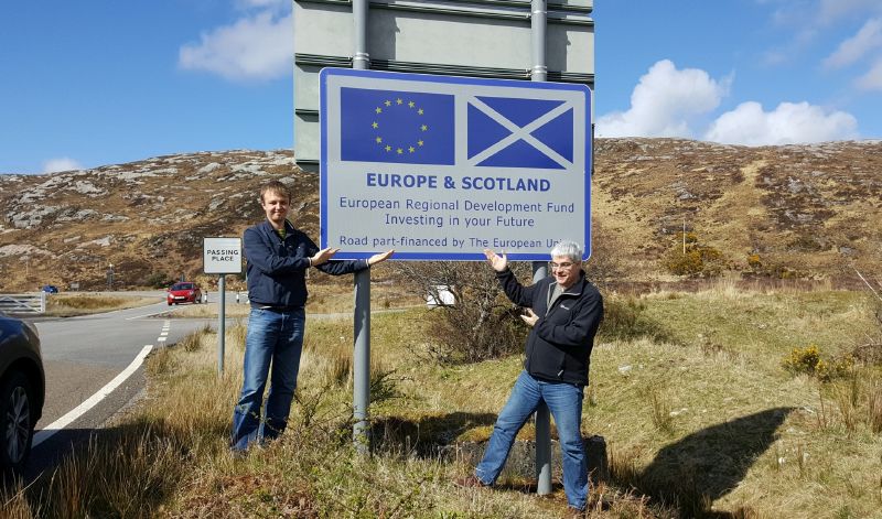 File:A838 Laxford Bridge sign.jpg